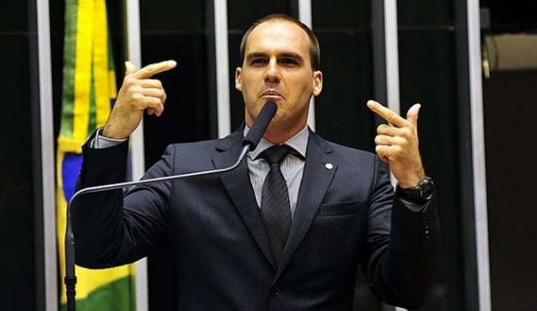 Eduardo Bolsonaro pede a expulsão de Ricardo Arruda do PL