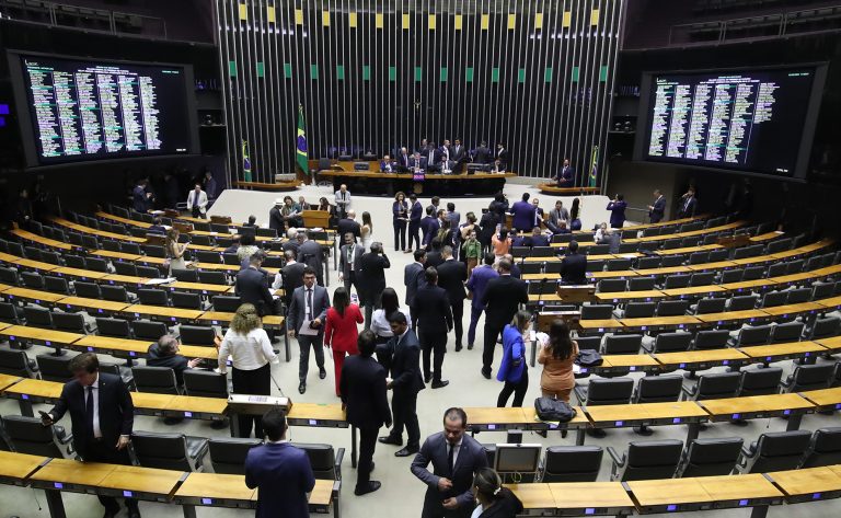 Deputados de luxo: o Brasil paga a maior conta parlamentar entre as democracias ocidentais