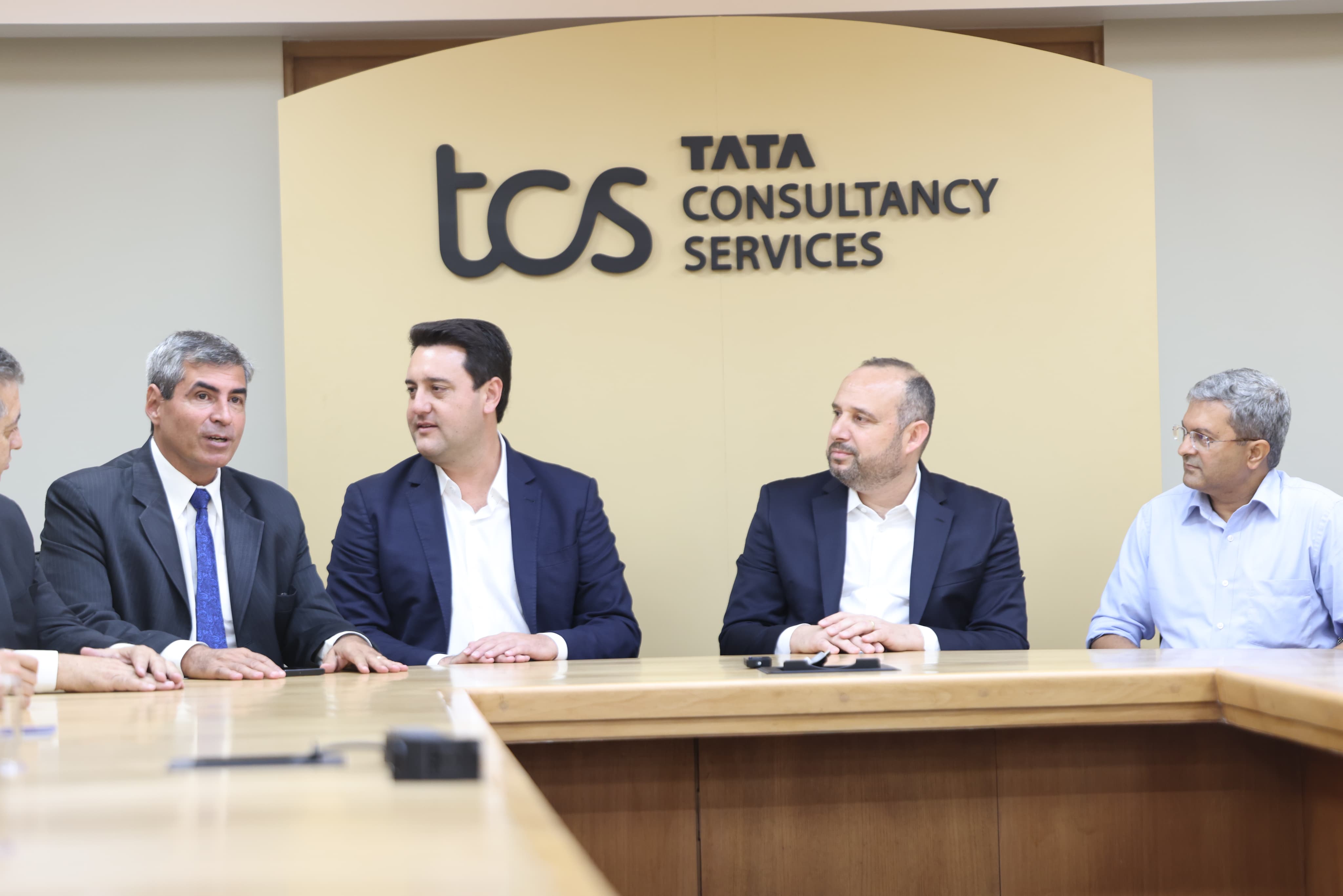 Marcelo Belinati e Ratinho Jr anunciam expansão da gigante TCS em Londrina