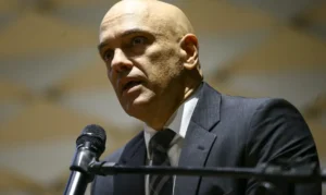 imagem destacada: Moraes nega pedido para isentar X no Brasil de ordens judiciais
