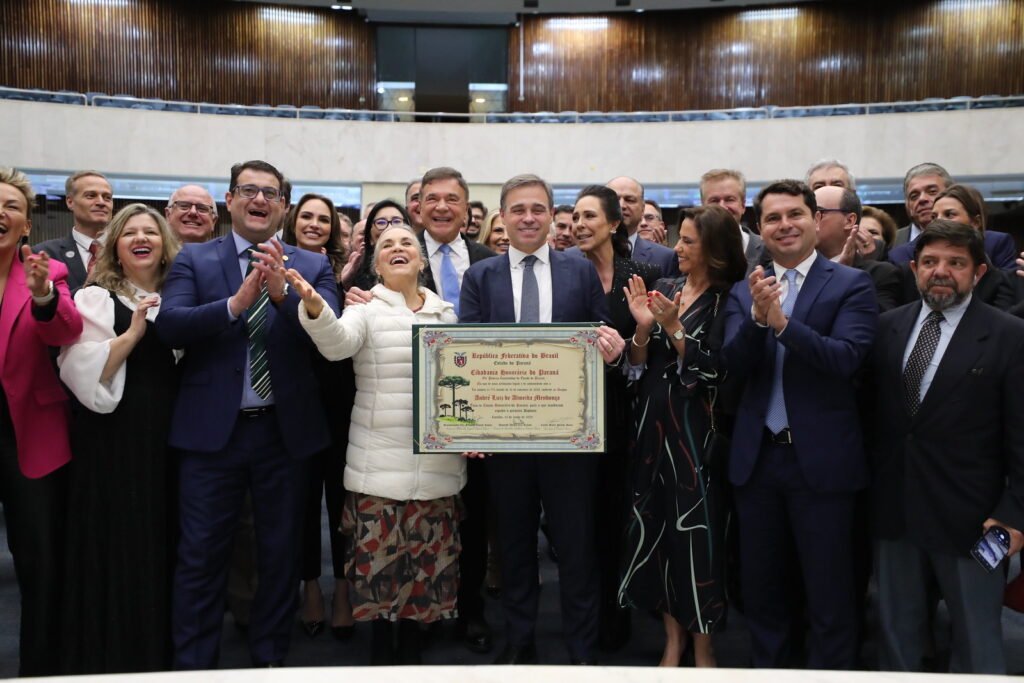 E por falar na família Moro, olha a saia justa no dia da homenagem ao ministro André Mendonça