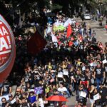 Perto de 20 mil pessoas participam de manifestação contra o governo em Curitiba