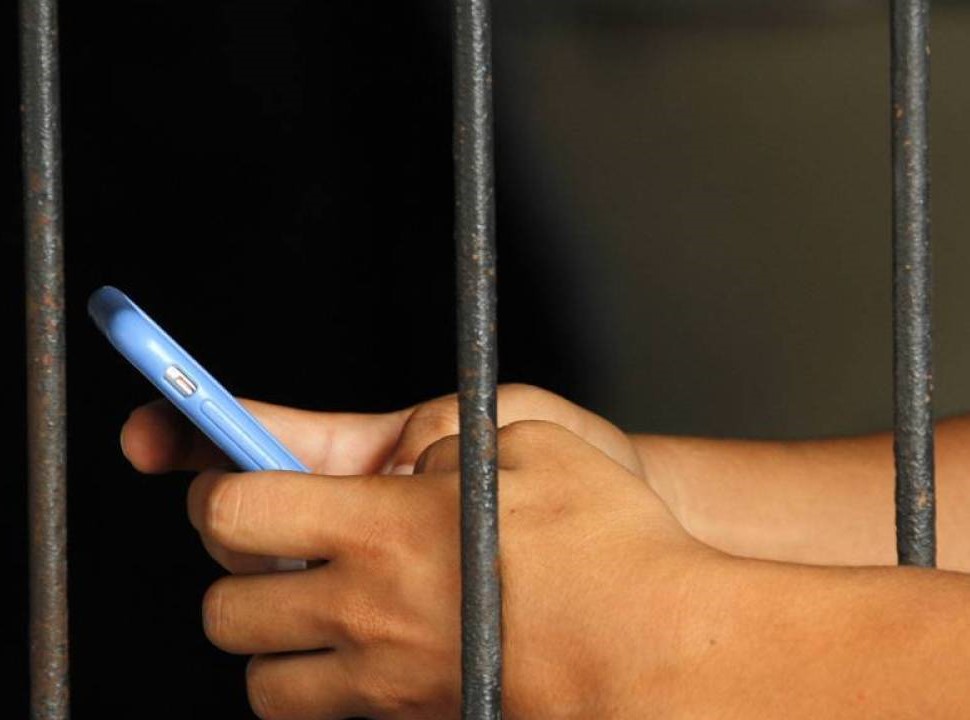 Escolas e presídios