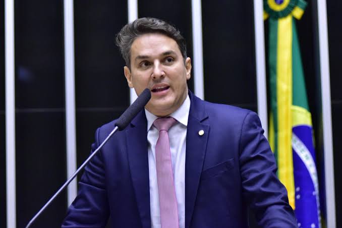Zuccho assume lugar de Filipe Barros na liderança da oposição