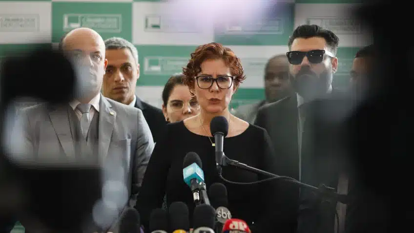 STF forma maioria para condenar deputada Carla Zambelli