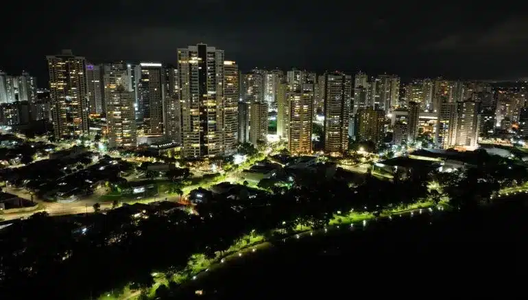 Iluminação é destaque entre os serviços públicos de Londrina