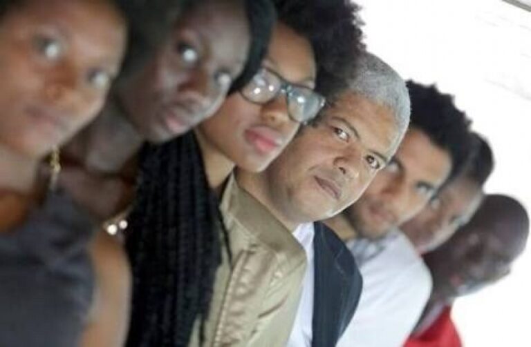 É racismo que se chama? Hora trabalhada de pessoa branca vale 67,7% mais que a de negros