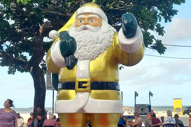 Piada nacional… e internacional… Na Bozolândia Papai Noel deixa de usar roupa vermelha
