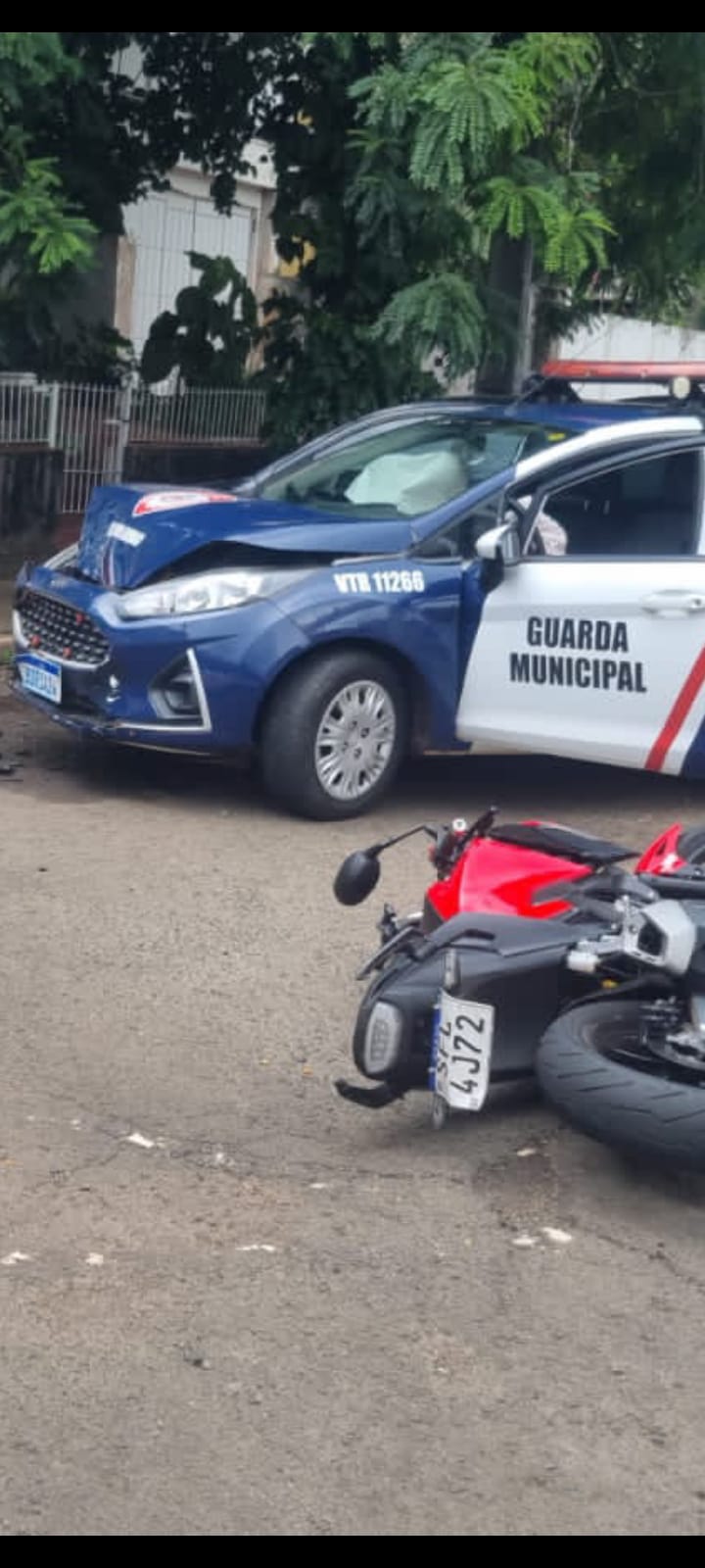 Acompanhamento tático pela GM acaba em acidente envolvendo três veículos