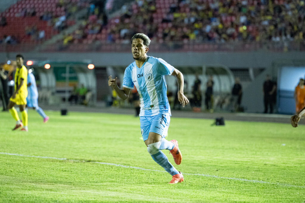 Londrina enfrenta lanterna e tenta garantir a liderança do Paranaense