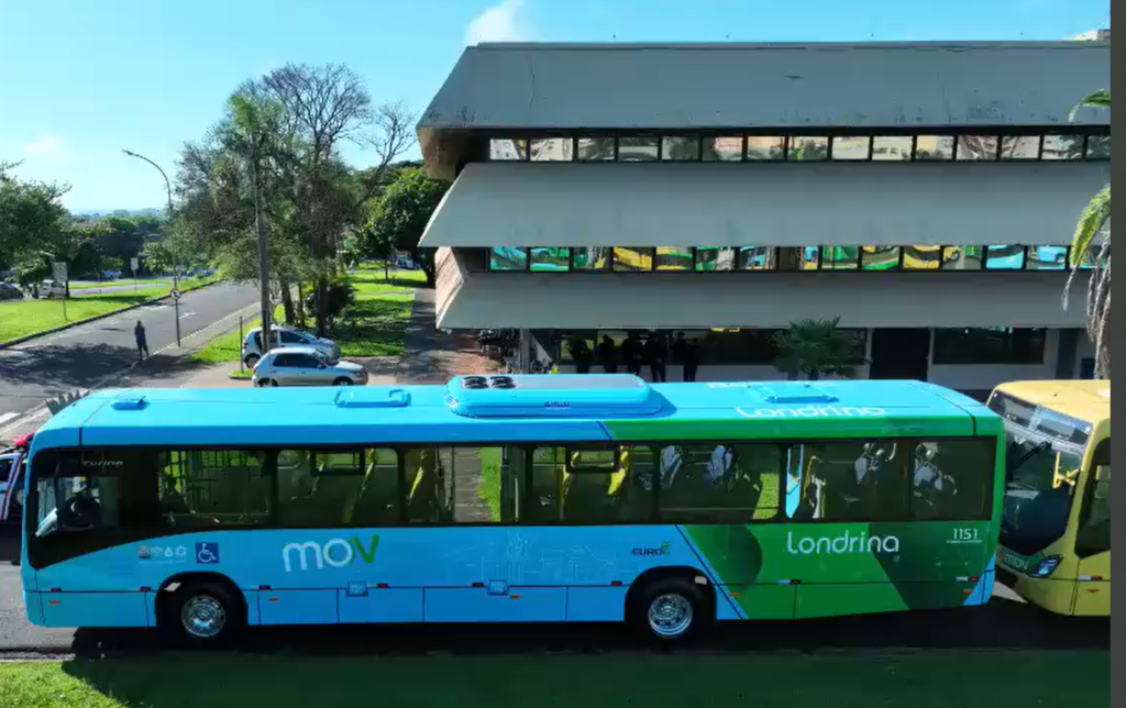 Do observador do Paço Municipal: a entrega dos novos ônibus e a mudança de estilo