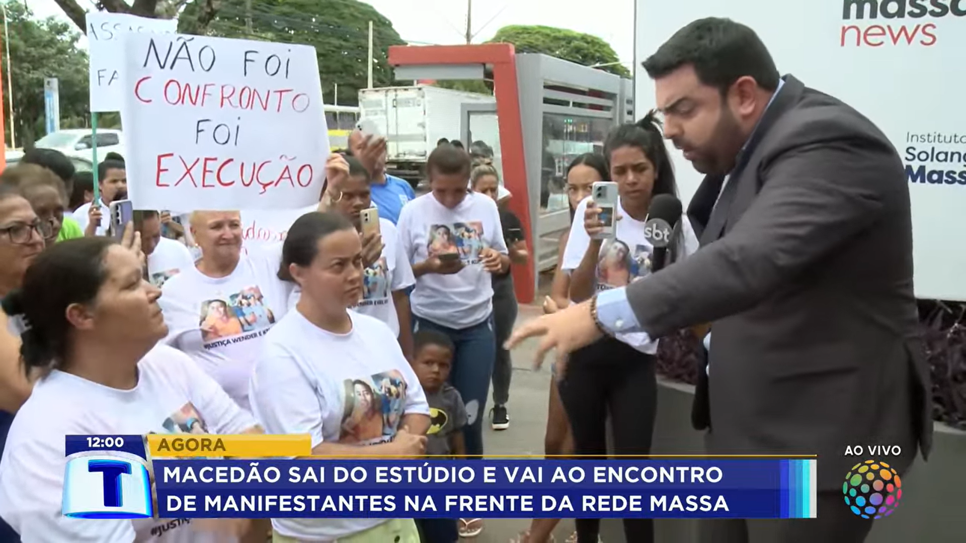 Protesto também em frente à TV Cidade/Rede Massa