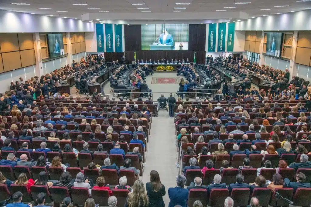 A concorrida posse da desembargadora Lidia Maejima, a nova presidente do TJ Paraná