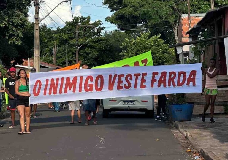 Caos em Londrina. Moradores de alguns bairros protestam contra ação da PM que matou duas pessoas