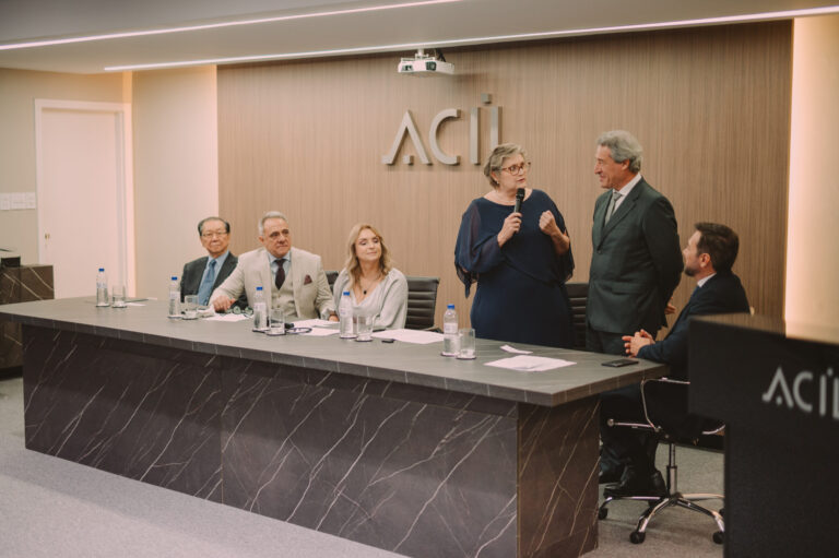 Posse da nova presidente da ACIL teve a presença de dois pré-candidatos ao governo do Paraná