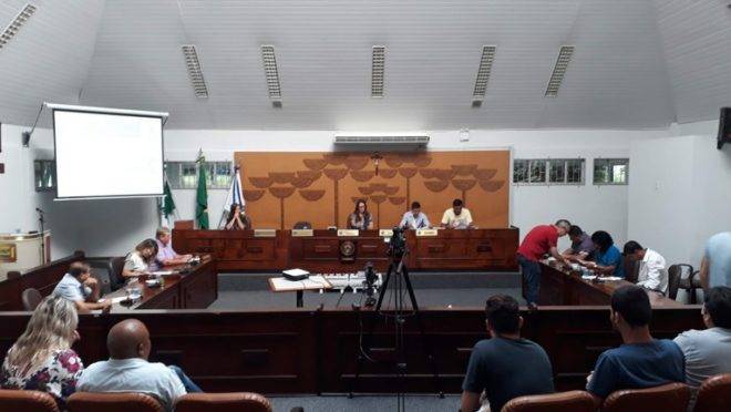 Festa com dinheiro público na Câmara de Araucária