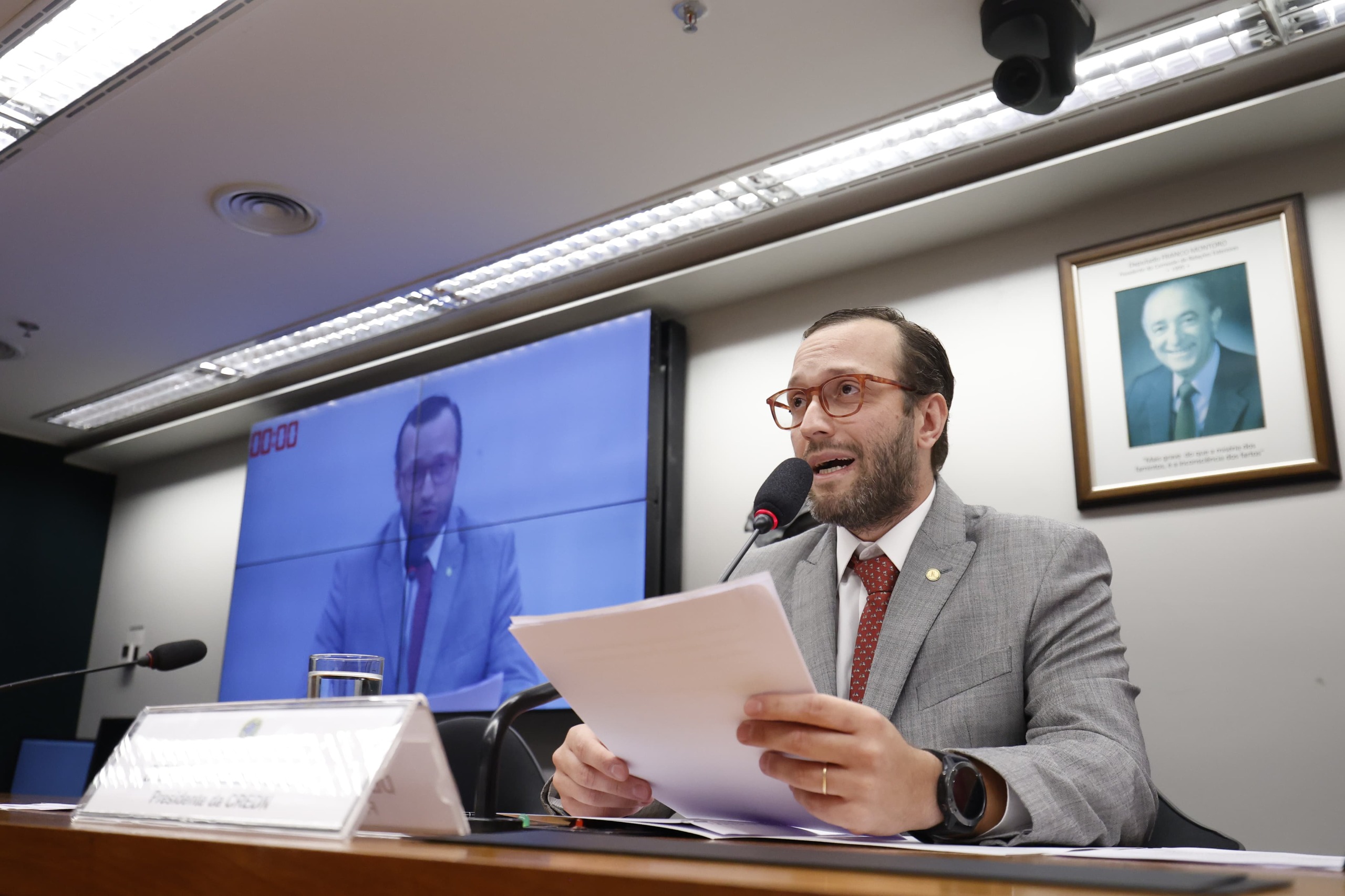 E no evento de lançamento das pré-candidaturas de Moro ao governo e do deputado Filipe Barros e Deltan Dellagnol ao Senado, aquele constrangimento básico
