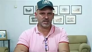 Um jacaré na Assembleia do Paraná