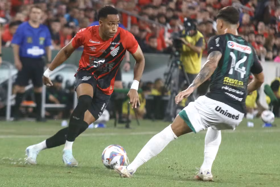 Maringá atropela o Athletico e está na final do Paranaense