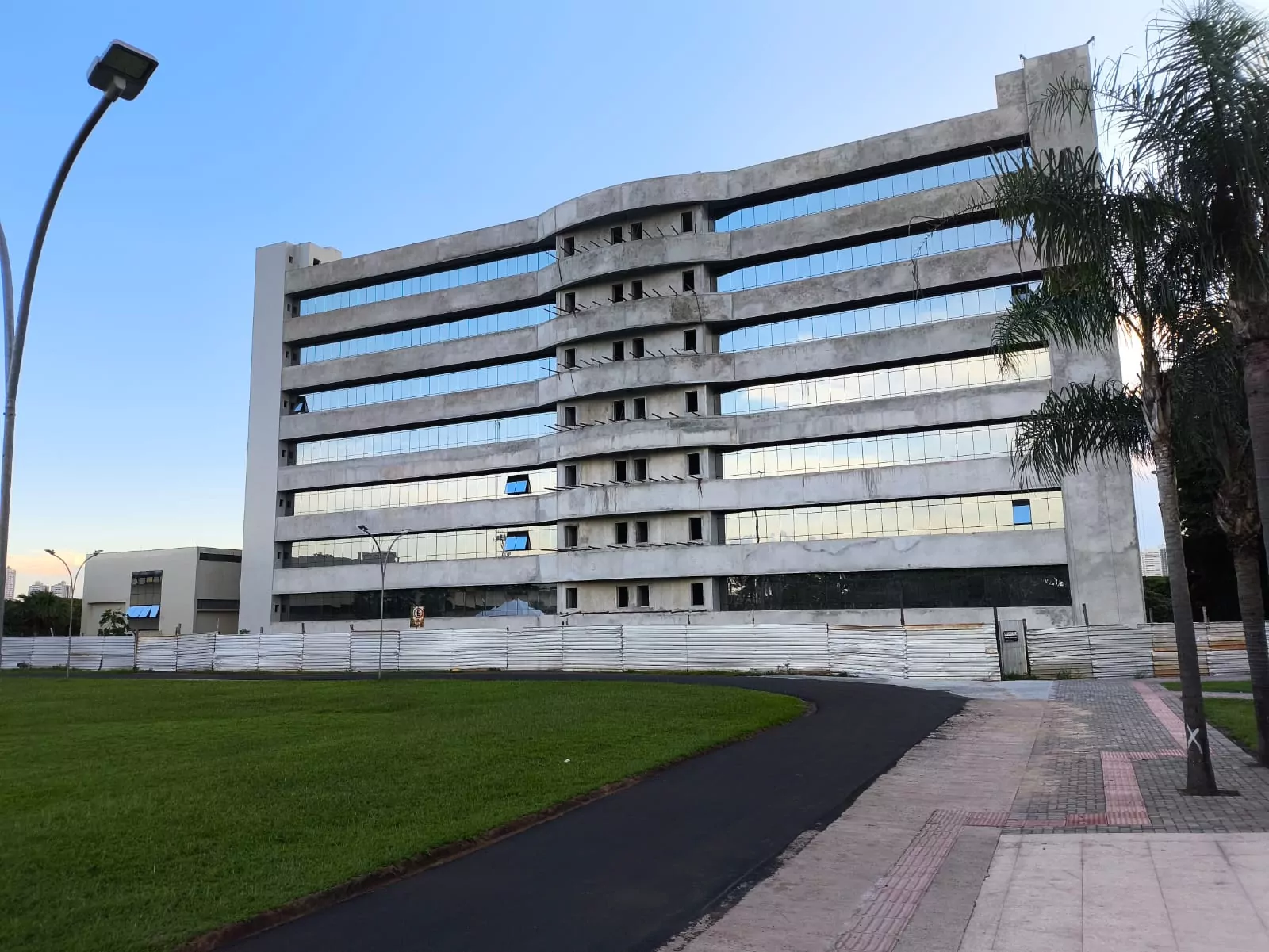 Novo Forum: Uma obra a passos de tartaruga manca