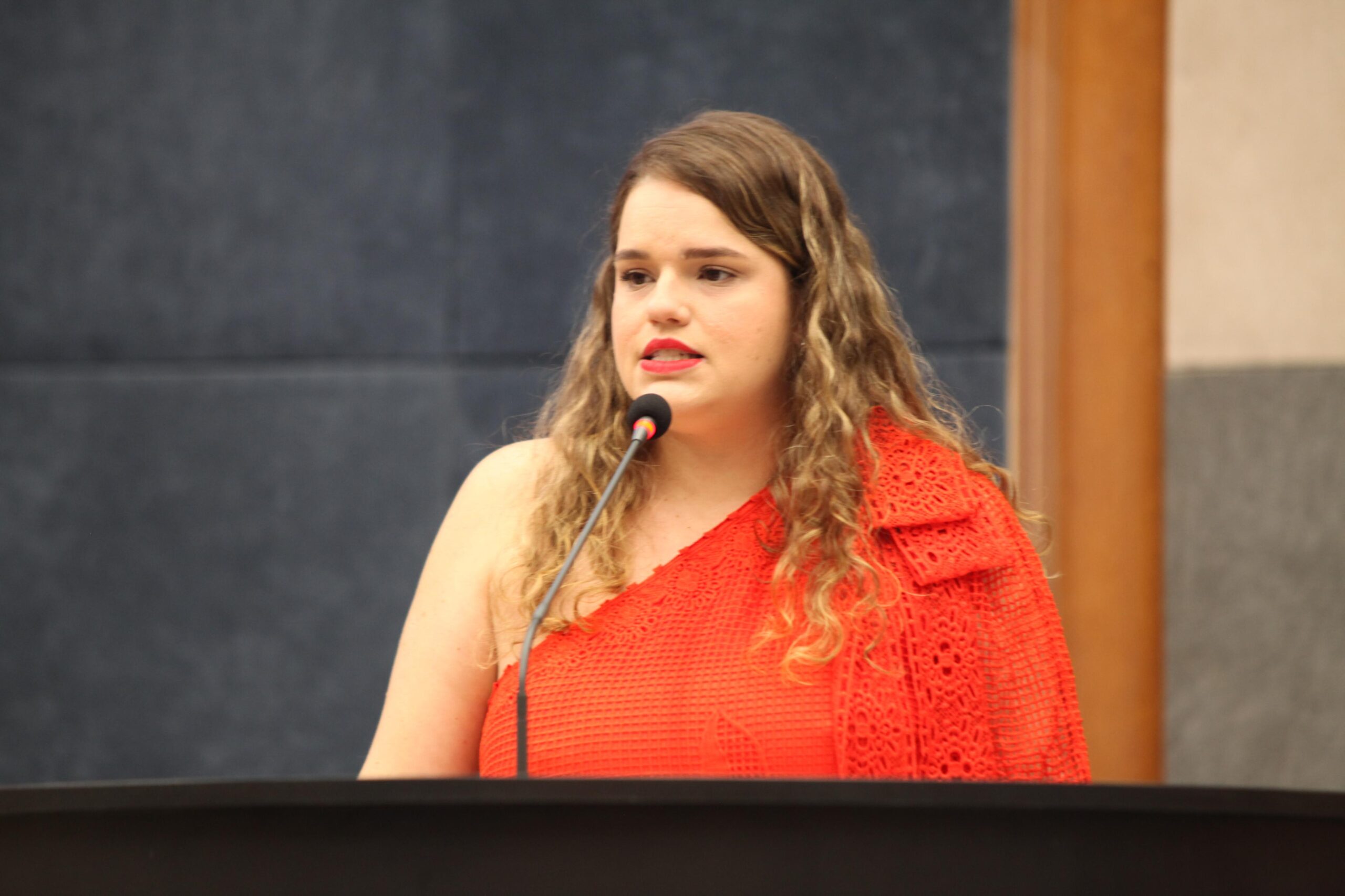Advogada Paula Vicente assume vaga na Câmara e Londrina