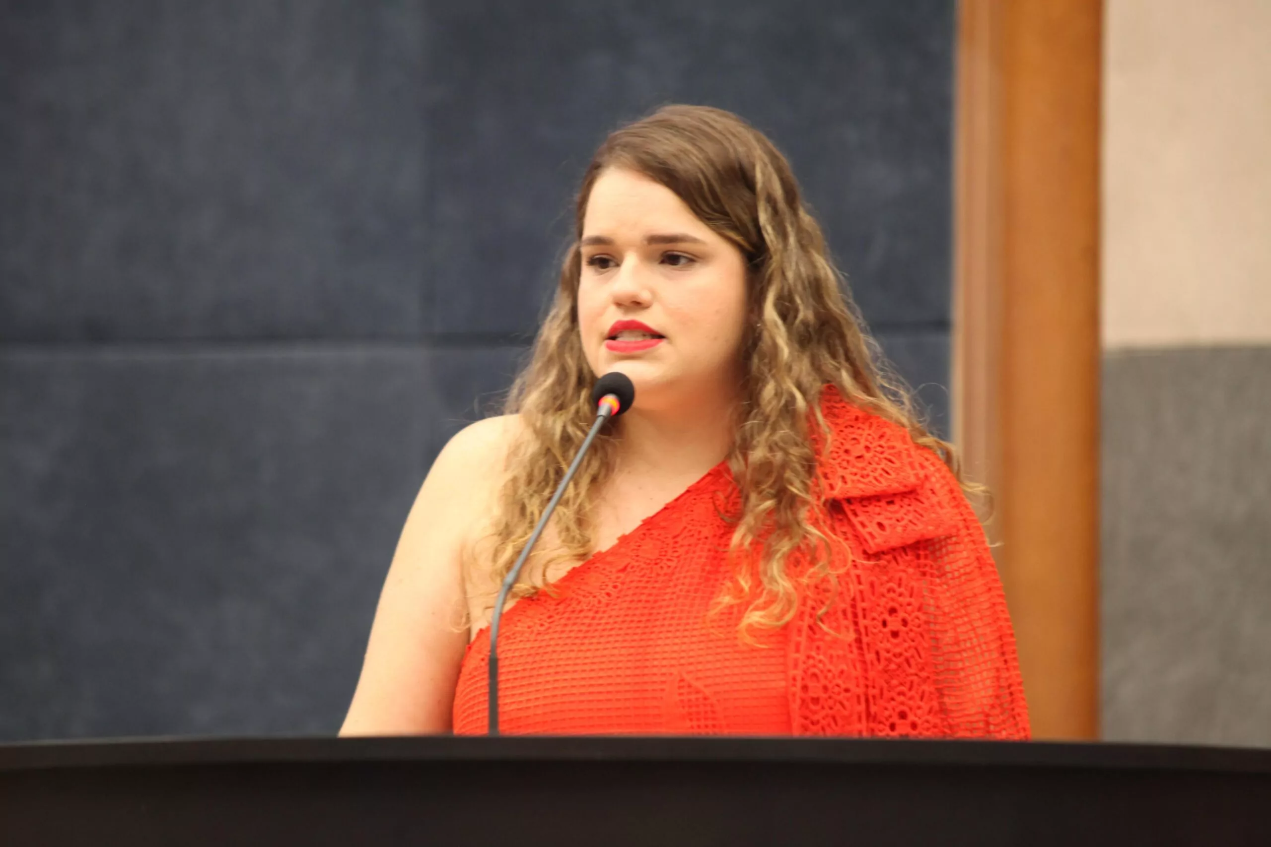 Advogada Paula Vicente assume vaga na Câmara e Londrina