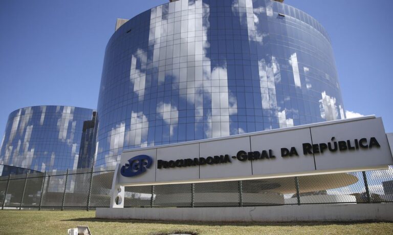 PGR começa a analisar defesa apresentada pelos advogados denunciados da trama golpista