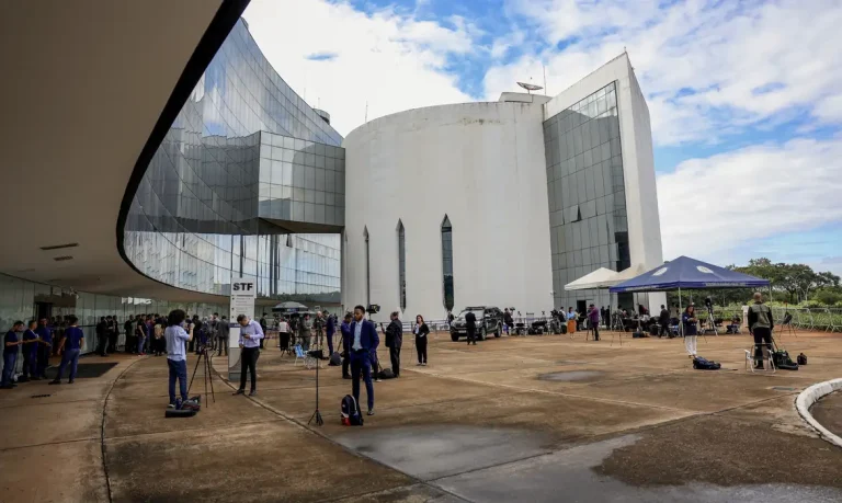 Julgamento de Bolsonaro no STF retoma hoje às 9h30
