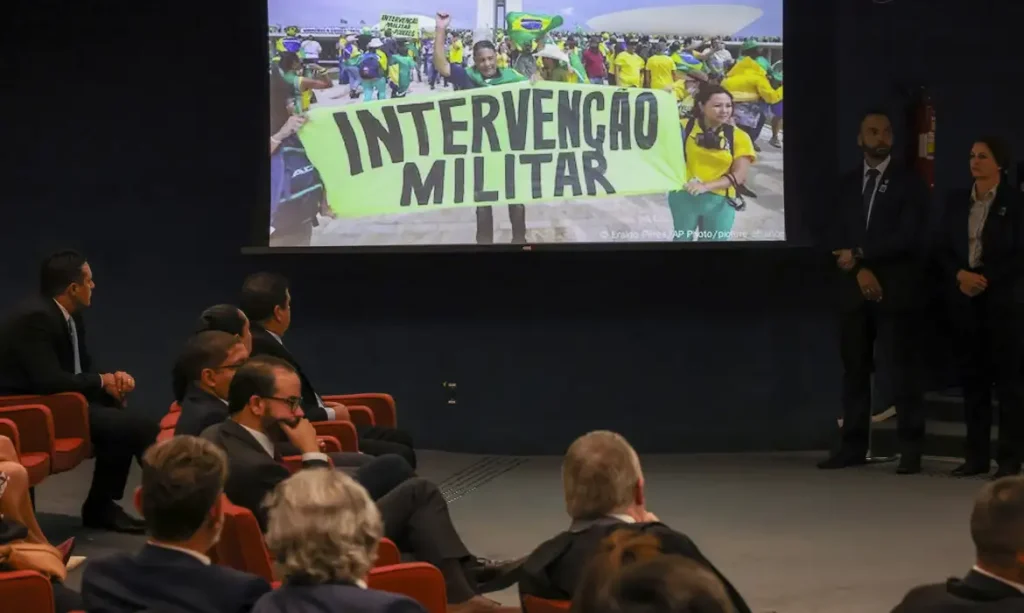 Réu fala em “silêncio ensurdecedor” do Exército sobre acampamentos