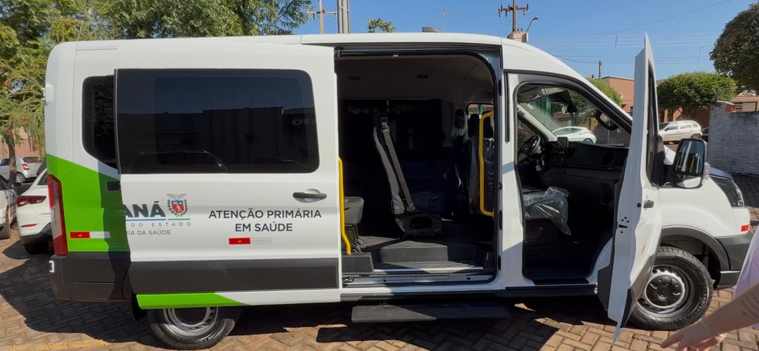 Primeiro de Maio reforça frota da Saúde com van para transporte de pacientes de hemodiálise