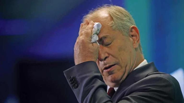 Tucanos tentam seduzir Ciro Gomes para que ele volte ao ninho