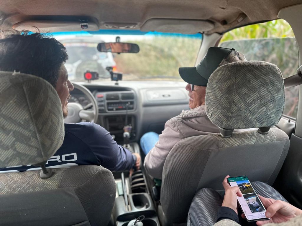 Inclusão: Jipeiros levam pessoas que têm diagnóstico de Alzheimer para passear na Zona Rural de Londrina