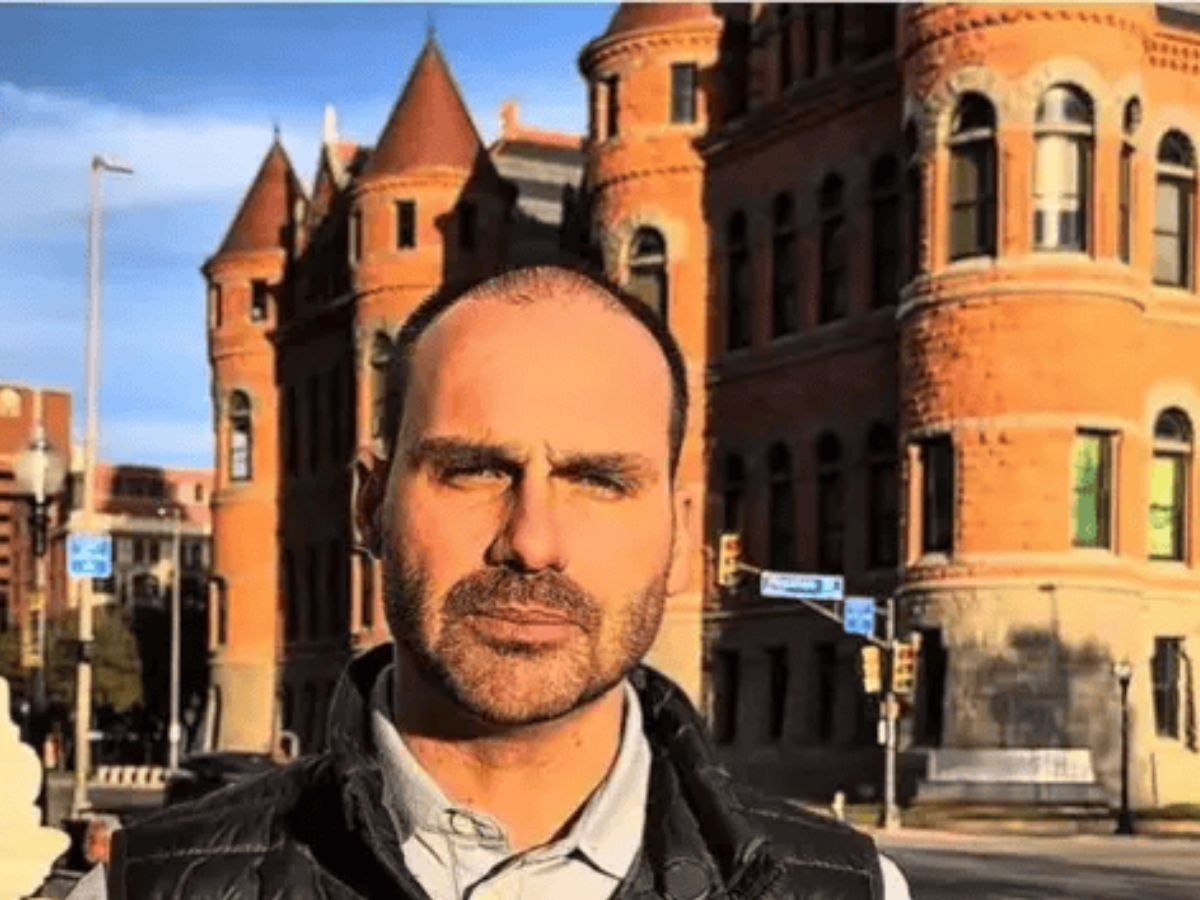 Indicação de Eduardo Bolsonaro para líder da minoria é barrada. Pedido de cassação será analisado