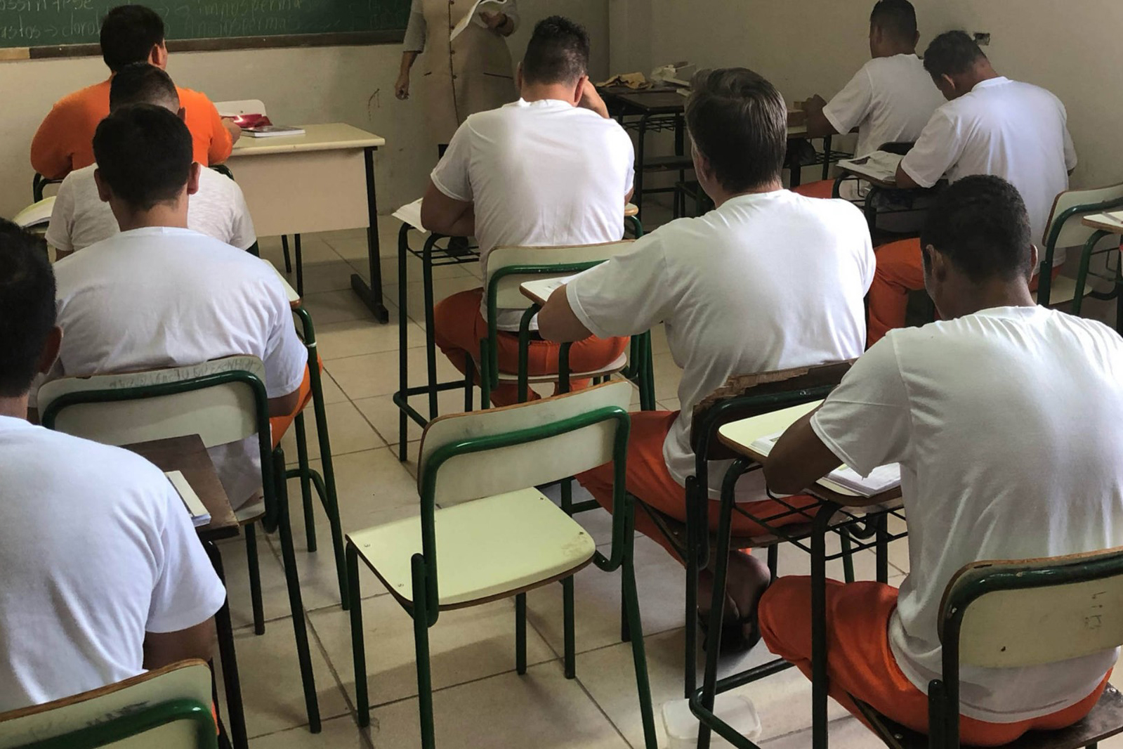 Nova chance: Sistema prisional do Paraná registra recorde de inscritos no Encceja PPL 2025