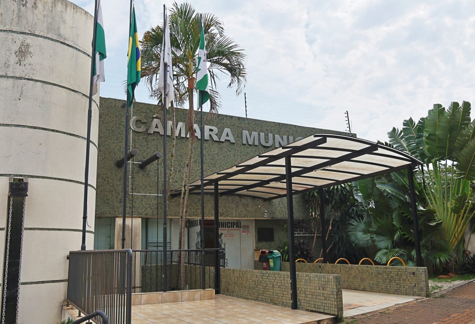 Câmara de Foz fazendo "censura prévia" a jornais impressos distribuídos na Casa?