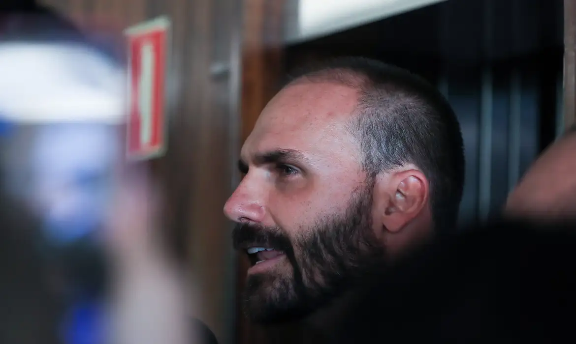 STF condena Eduardo Bolsonaro a 4 anos de prisão em regime semiaberto
