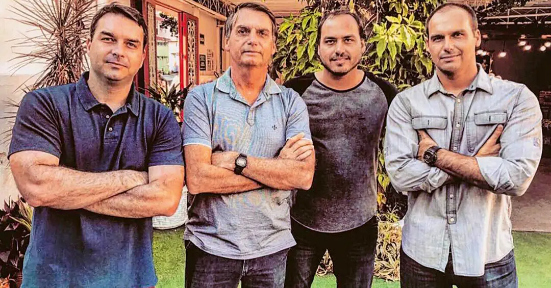Ministro Flávio Dino manda investigar família Bolsonaro, políticos e outros personagens por supostos crimes na pandemia