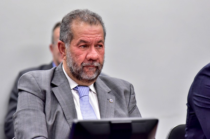 CPMI do INSS ouve ex-ministro Carlos Lupi