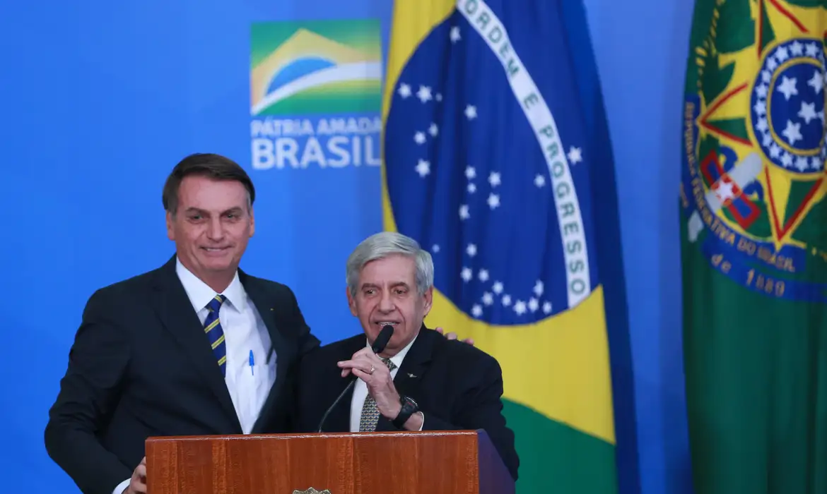 Recomeça o julgamento: General Heleno se distanciou de Bolsonaro e não sabia de golpe, diz advogado