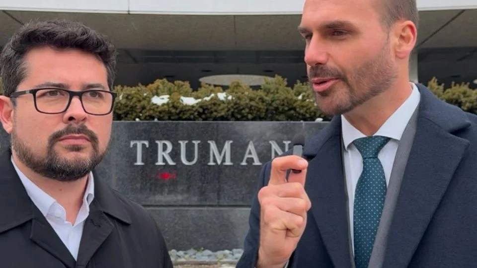 PGR denuncia deputado Eduardo Bolsonaro e blogueiro Paulo Figueiredo por crime de coação