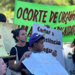 Protesto na prefeitura contra o corte de verbas: Prefeito Tiago Amaral diz que está buscando alternativas