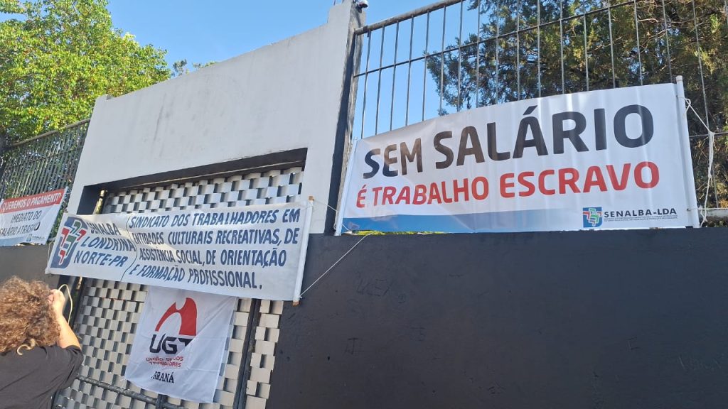 Protesto em frente à Casa do Bom Samaritano em Londrina