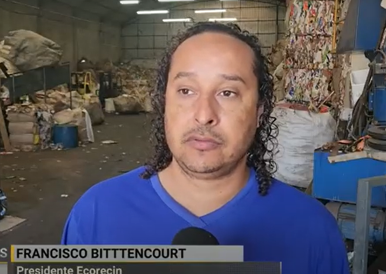 Cooperativas que recolhem lixo reciclável reclamam que pagamentos da CMTU estão atrasados. Empresa nega
