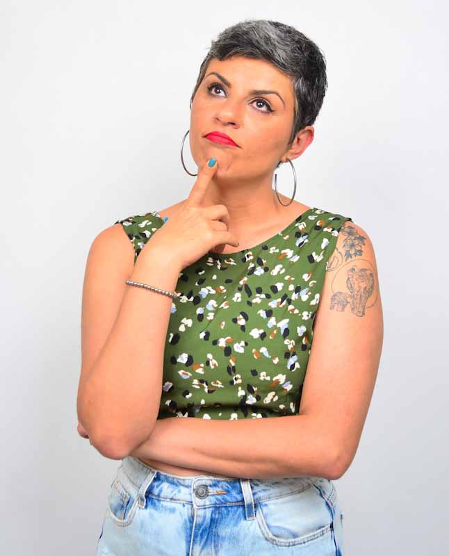 Eve Mayer, humorista londrinense, volta à cidade com show solo inédito