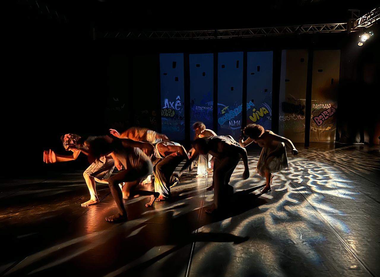 Espetáculo de dança leva vivências de corpos negros para o Teatro Ouro Verde