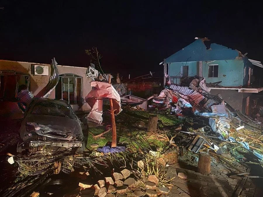 Tornado deixa cinco mortos no interior do Paraná