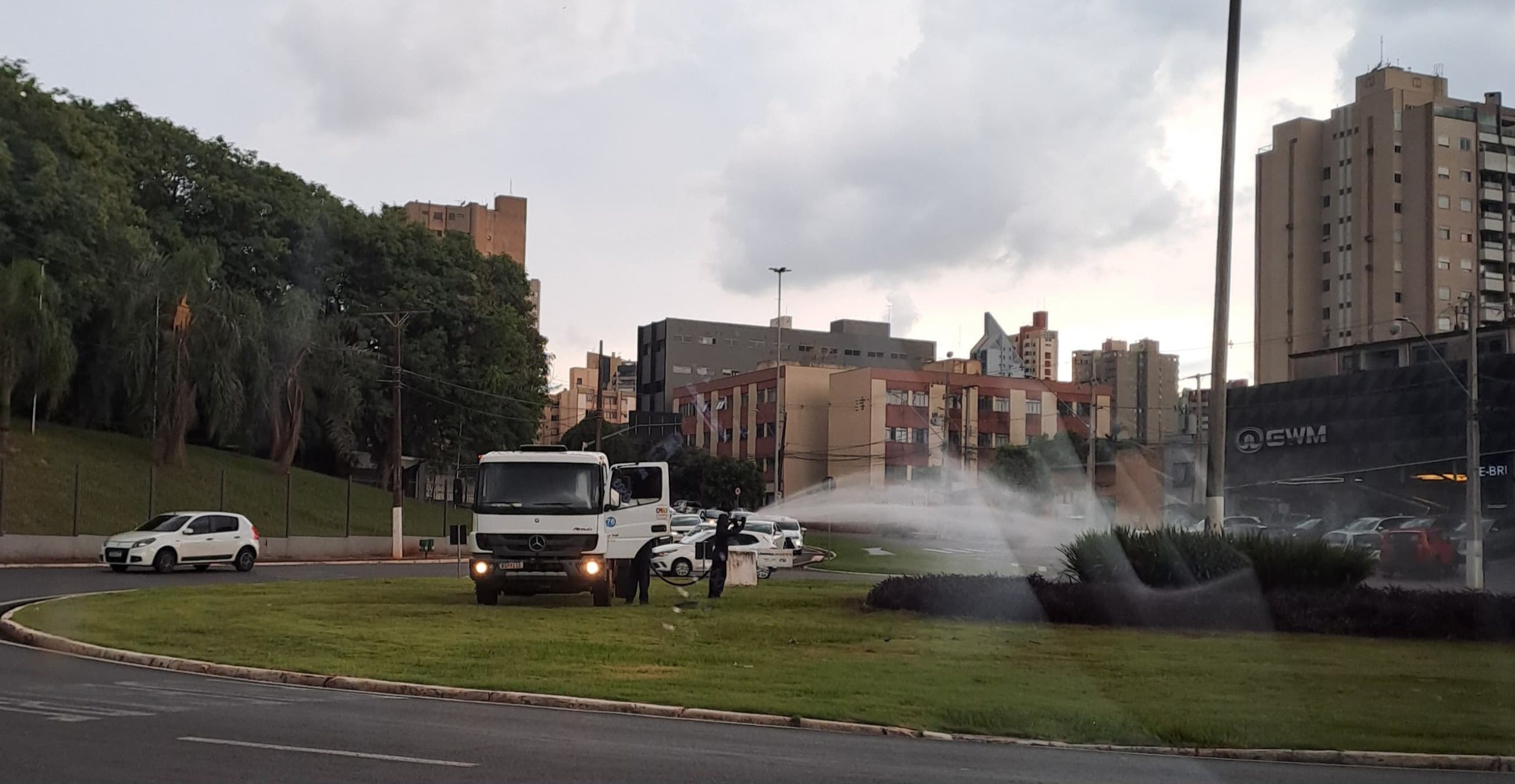 A chuva era tanta que regar virou redundância