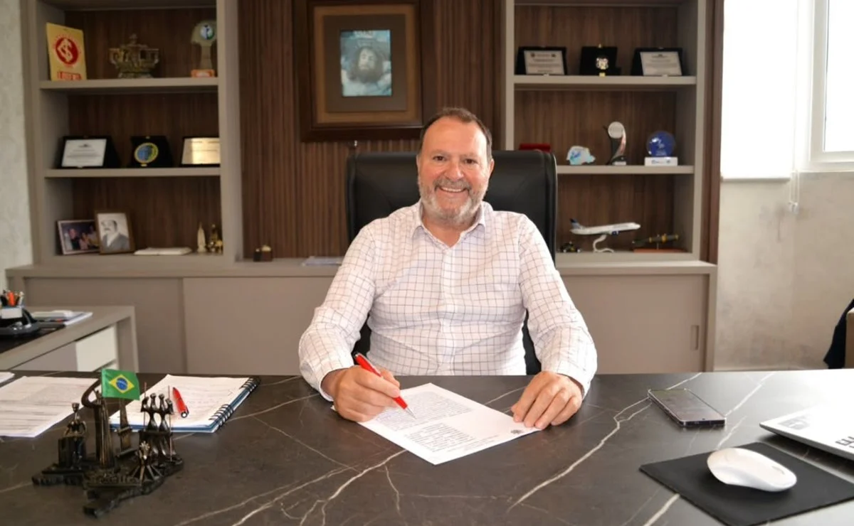 Gaeco faz busca e apreensão em gabinete do prefeito de Quatro Barras