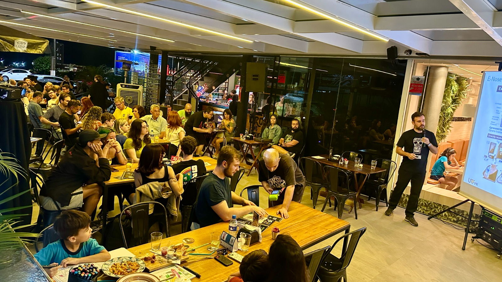 Começa nesta segunda a 8ª edição Pint of Science Londrina