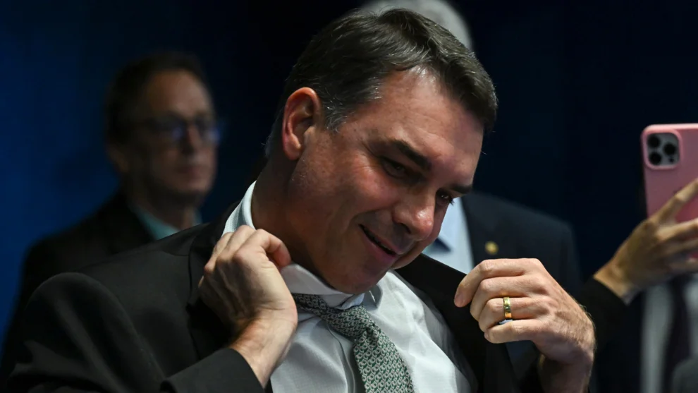 Líderes evangélicos, ainda atordoados, discutem se manterão apoio a Flávio Bolsonaro